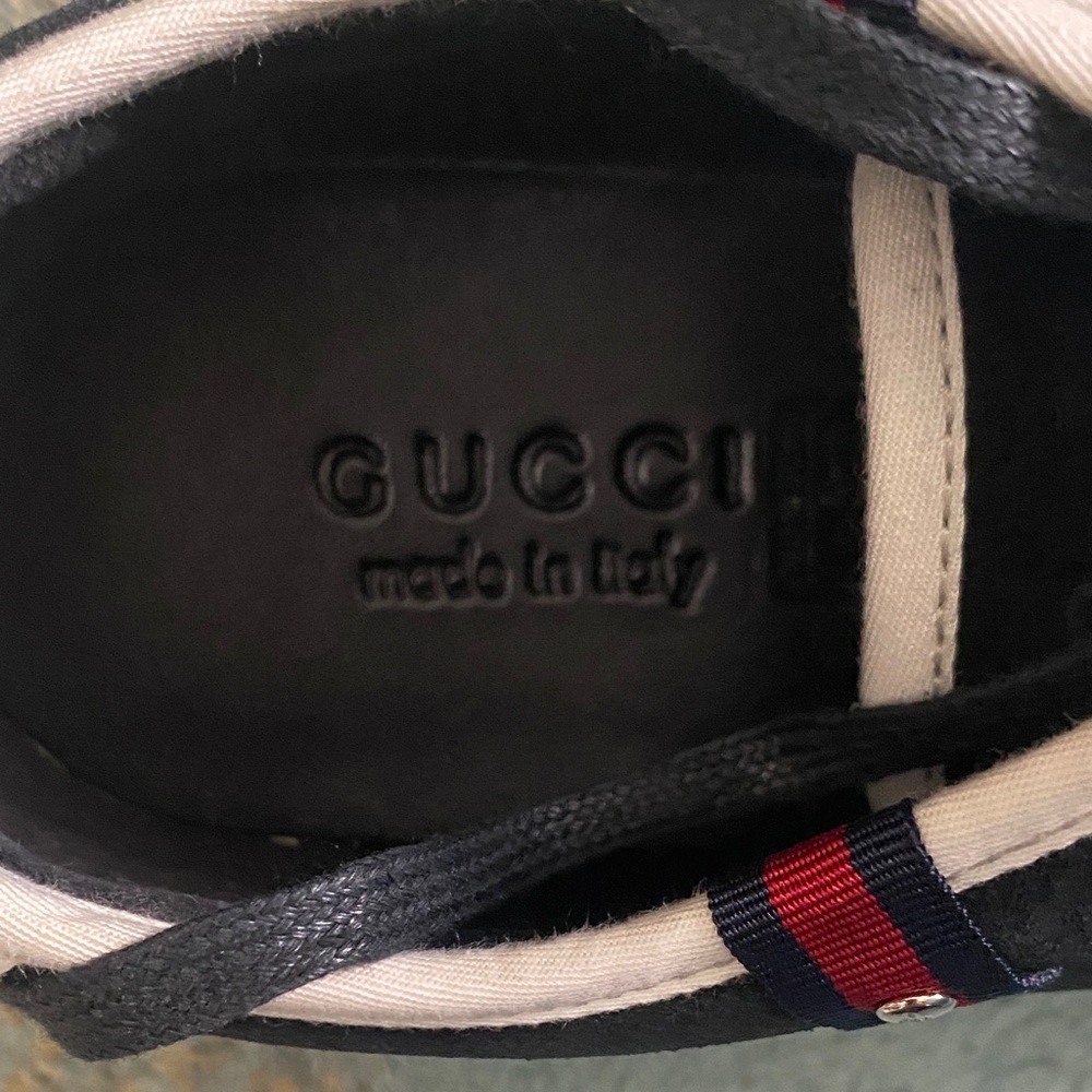 Gucci Men's Black and White Sneakers - Picture 6 of 9